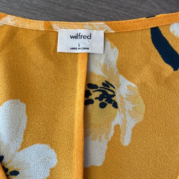 Aritzia WILFRED Lilia Floral Wrap Blouse with Ties available in S and L - Picture 12 of 16